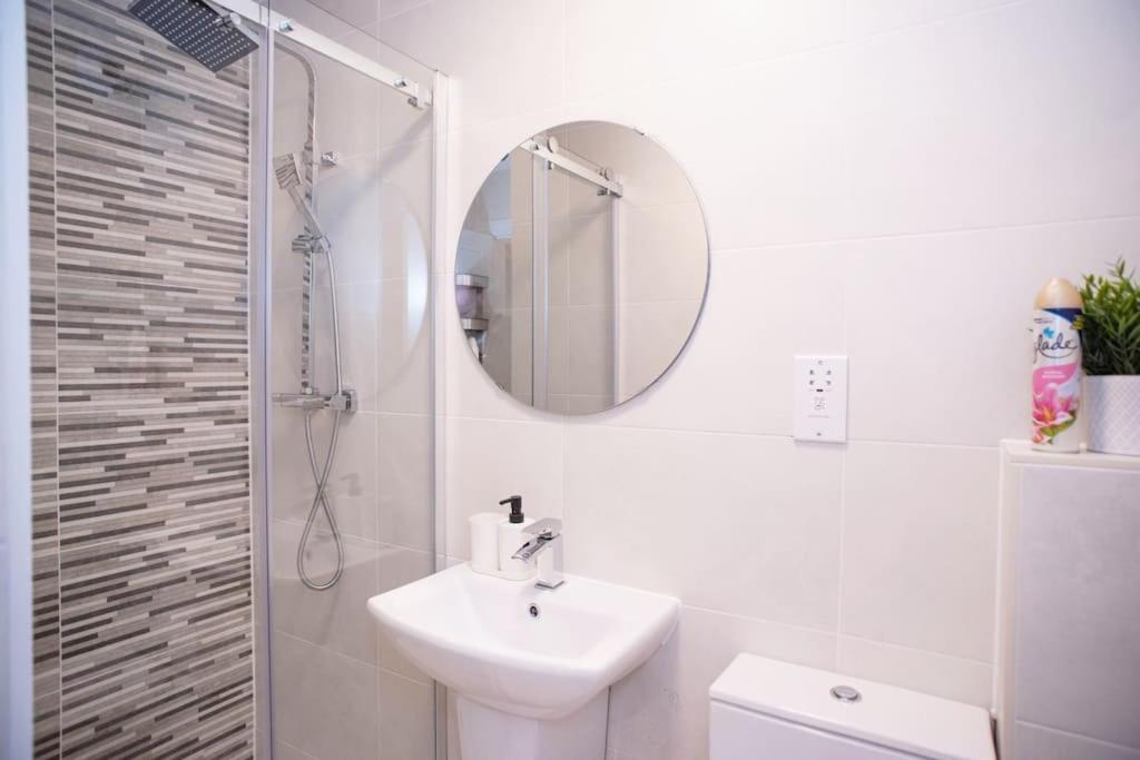 Walnut Luxurious 2-Bedroom With Ensuite - Parking, Netflix, Wifi - Close To Oxford, Bicester & Blenheim Palace Kidlington Buitenkant foto