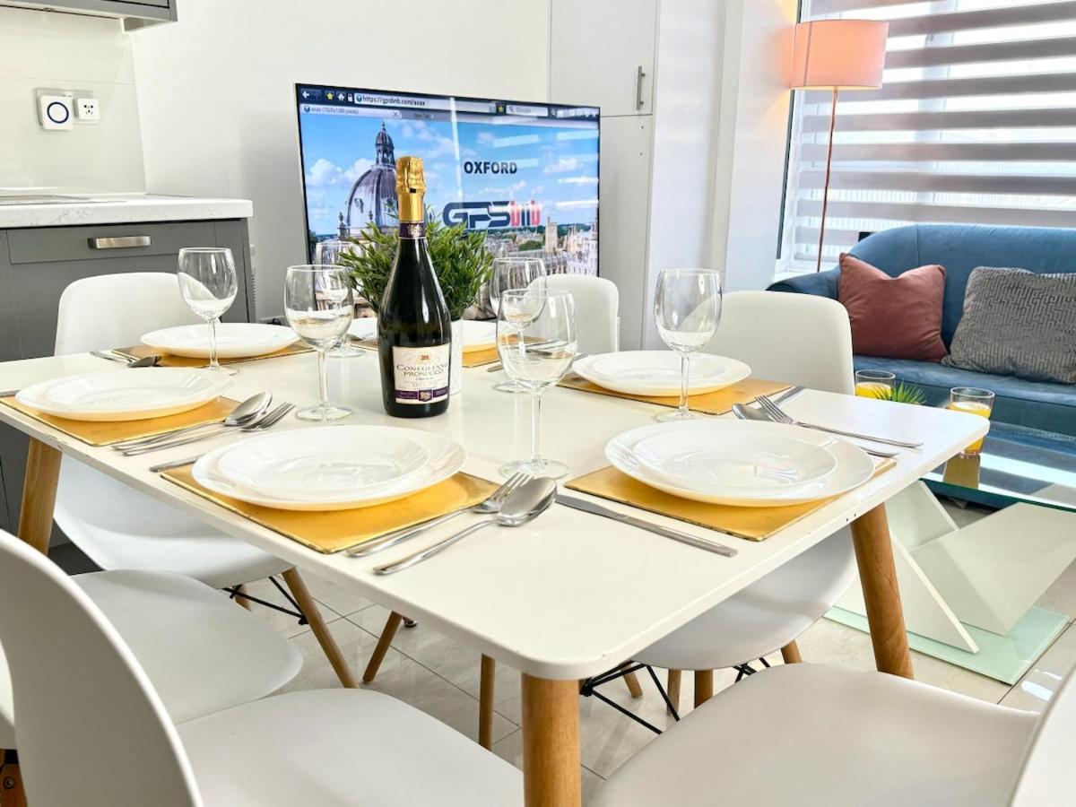Walnut Luxurious 2-Bedroom With Ensuite - Parking, Netflix, Wifi - Close To Oxford, Bicester & Blenheim Palace Kidlington Buitenkant foto
